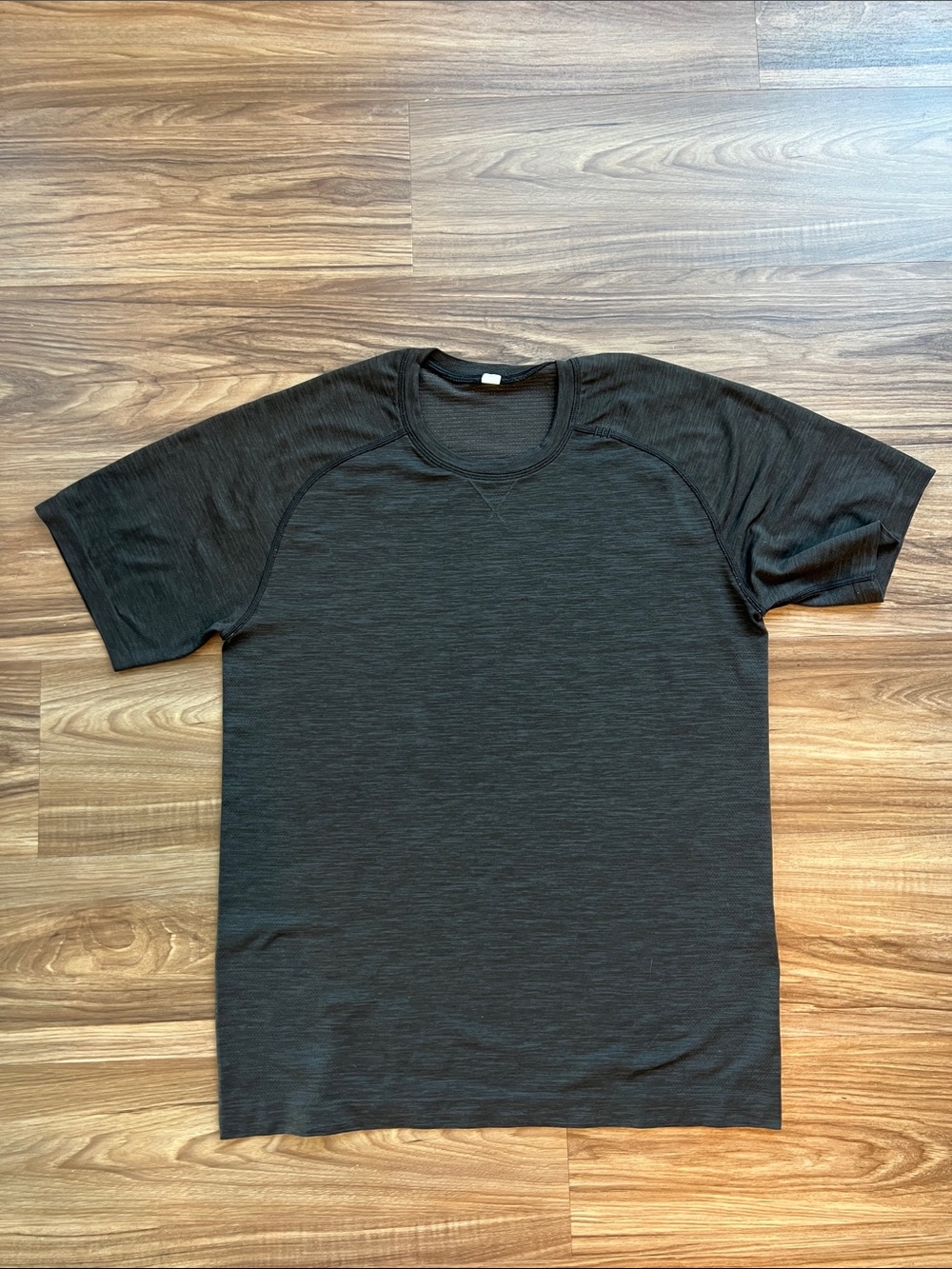 Men's Lulu Lemon Short Sleeve Shirt